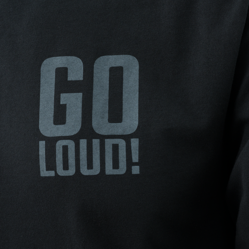 detal materiału bawełnianego w longsleeve Direct Action NO LOUD