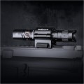 detal tylnego włącznika taktycznego latarki Fenix PD35 V3.0