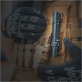 latarka Fenix PD35 V3.0 na tle wyposażenia taktycznego