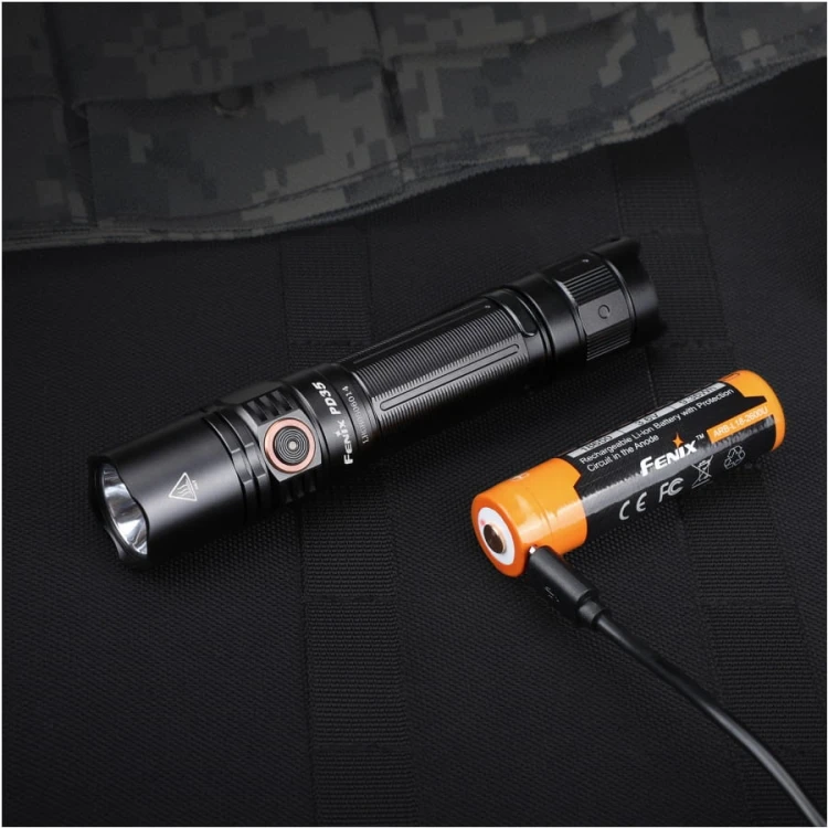 zestaw latarka Fenix PD35 V3.0 i akumulator 18650