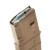 magazynek polimerowy Magpul 30 FDE do karabinka AR-15 leżący na białym tle
