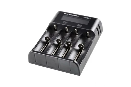 ładowarka Walther 4S z czterema akumulatorami w slotach