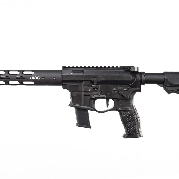 Gwint lufy 1/2x28 w modelu ADC AR9 Competition z zamontowanym urządzeniem wylotowym