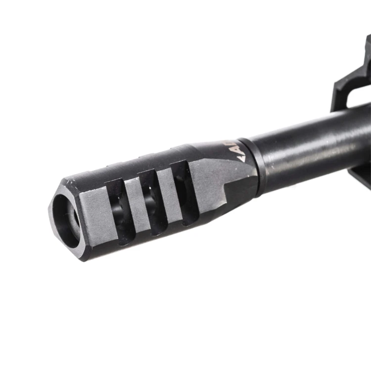Rampy zasilające standardu M4 (M4 Feed ramps) zapewniające niezawodność karabinka ADC M5 Plus.