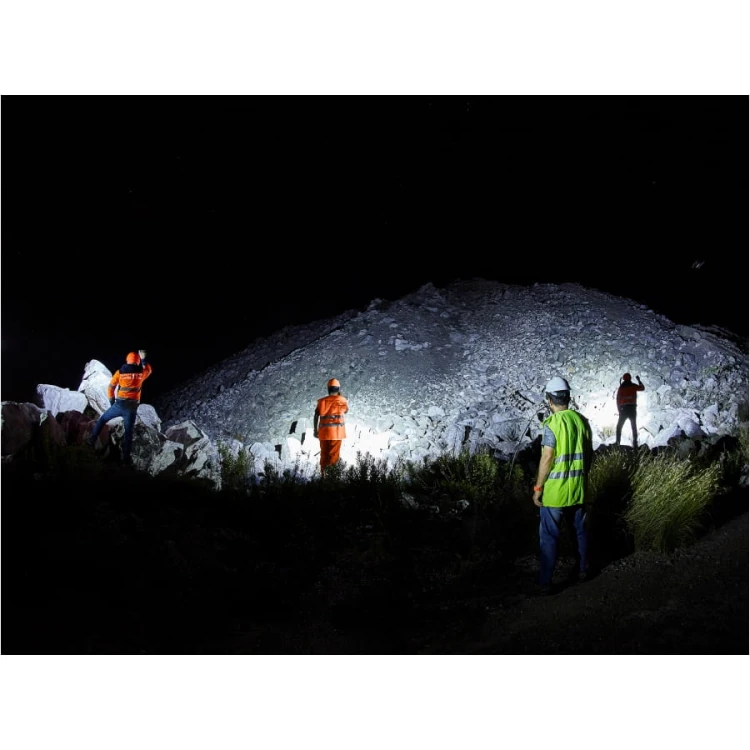 latarka-led-fenix-lr35r-czarna-c1bfeb3179f8405c846b3c6364e78d32-9548359e.jpg