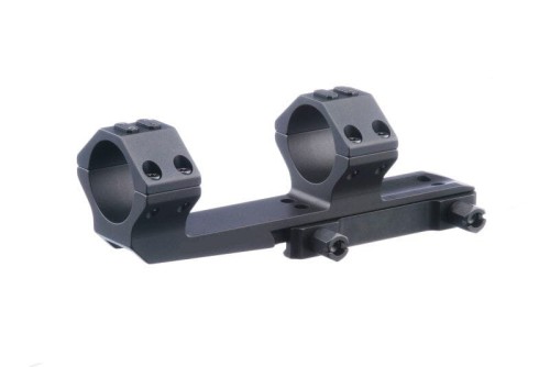 Montaż Recknagel Era-Tac 30mm Cantilever – widok boczny z wysięgnikiem.