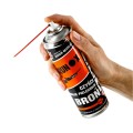 Aplikacja oleju Brunox Turbo Spray na mechanizmy broni za pomocą precyzyjnej dyszy.