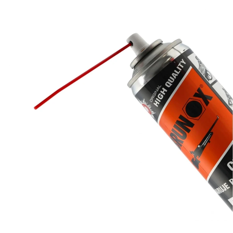 Konserwacja karabinu olejem Brunox Turbo Spray.