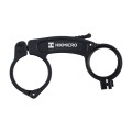 HIKMICRO Alpex 4K zamontowany na broni, ukazujący ergonomiczne przyciski sterujące.
